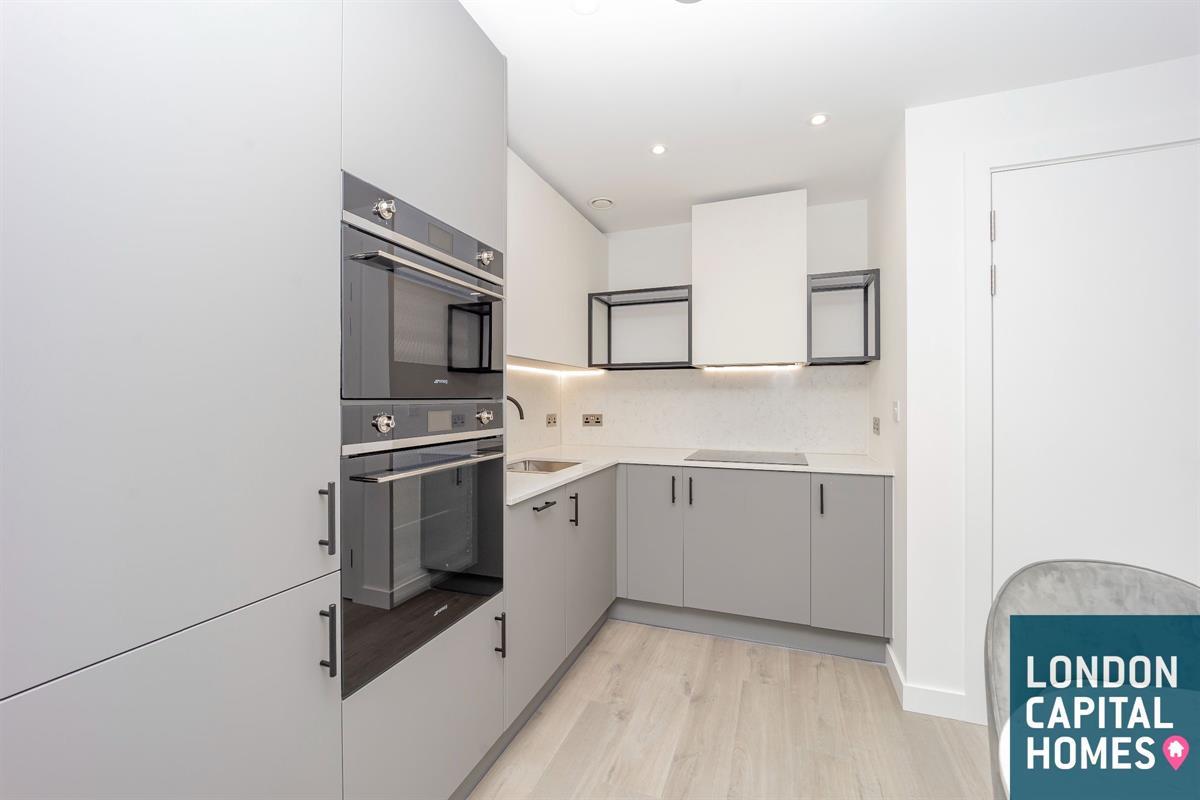 1 bed property in Willowbrook House, Coster Avenue, London
